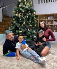 Alex Velea și Antonia alături de cei doi copii ai lor, sursa Facebook