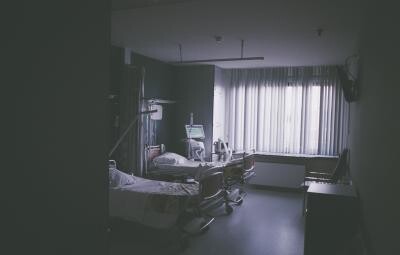 Spital, foto Unsplash/ autor: Daan Stevens