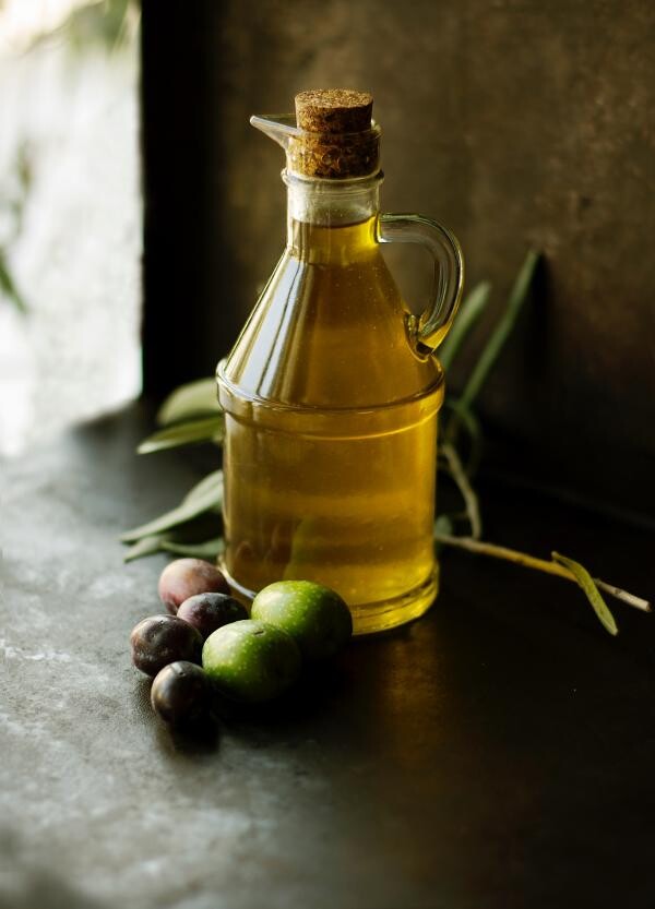 Ulei de măsline, sursa unsplash/ autor Roberta Sorge