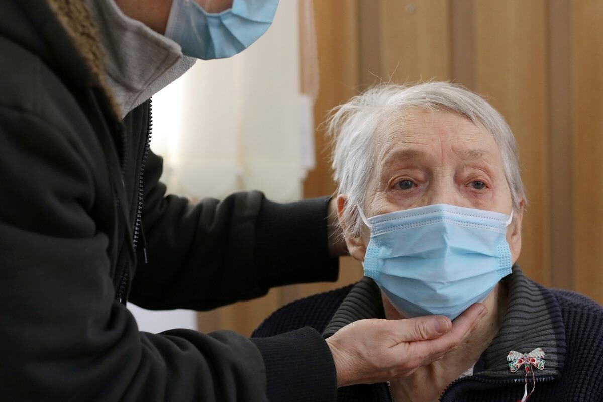 Valentina Fulga, în vârstă de 86 de ani este românul cu numărul 1 milion care s-a vaccinat. Foto Ro Vaccinare