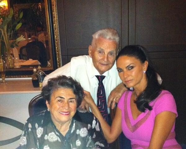Ramona Bădescu împreună cu părinții ei, sursa foto Instagram