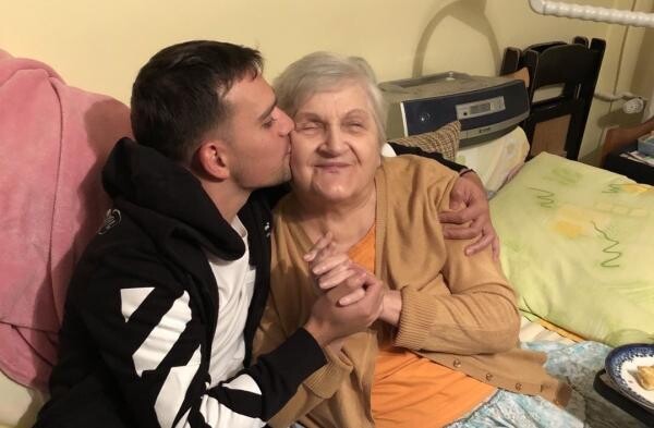 Vlad Gherman caută o femeie care să il ajute să își îngrijească bunica. Foto Instagram