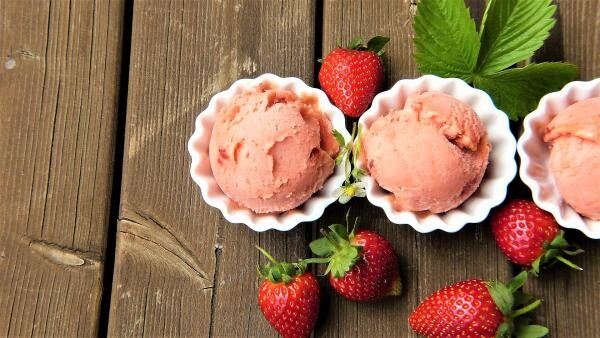 Înghețată de căpșune, sursa pixabay/ autor silviarita
