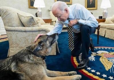Joe Biden și Champ, foto The White House)