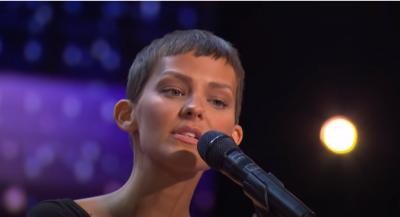 Nightbirde, o tânără diagnosticată cu cancer, a participat la America's Got Talent 2021. Captură foto Youtube