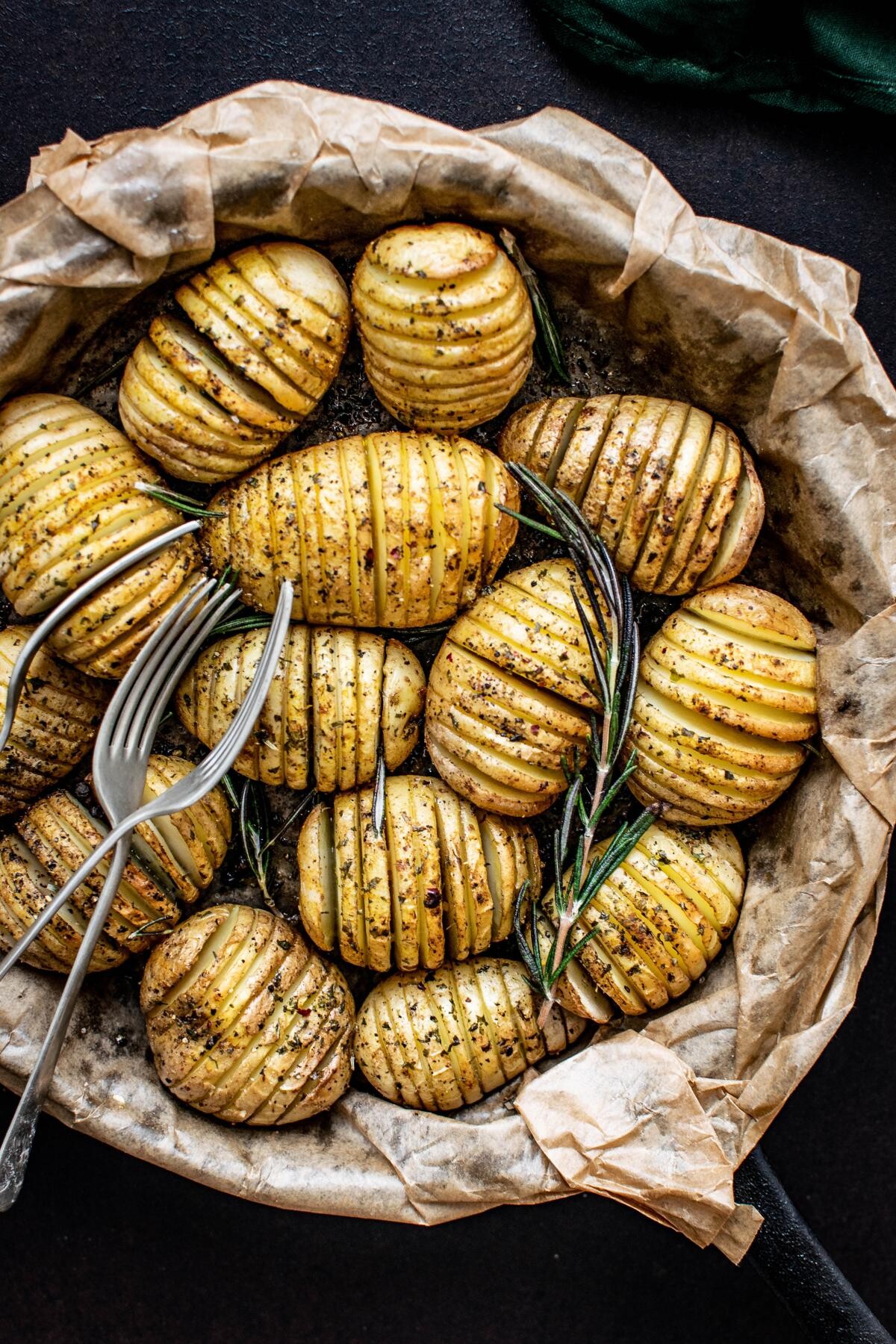 Cartofi la cuptor, foto Unsplash/ Monika Grabkowska