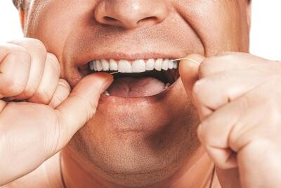 Ața dentară, 6 utilizări ingenioase la care nu te așteptai. Foto Marco Verch/ Flickr