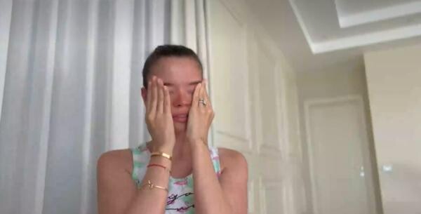Denisa Filcea, în lacrimi/ Sursă foto: Captură Youtube
