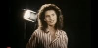 Cântăreaţa Emmanuelle, interpreta genericului muzical al serialului ''Premiers baisers'', a murit la 59 de ani / captură video YouTube