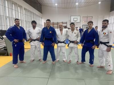 componentii lotului national de judo si antrenorul lor